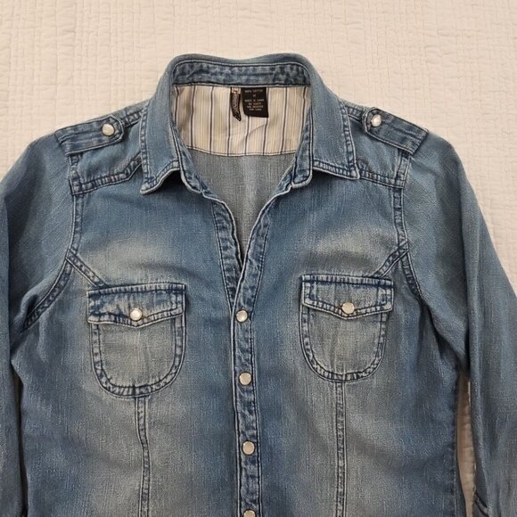 Passport Medium Wash Denim Shirt Women's Medium Pearl Snap Buttons EUC Western - Picture 4 of 14